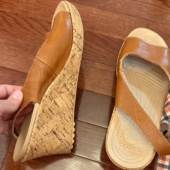 CROCS Tan Women's Sandals - Picture 3 of 6